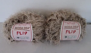 2 Skeins Moda-Dea Flip Yarn - See Colorways 100g Polyester Eyelash - Picture 1 of 27