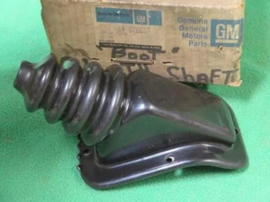 676917 GM MANUAL TRANSMISION CLUTCH SHAFT PUSH ROD BOOT RUBBER NOS TRUCK - Picture 1 of 1