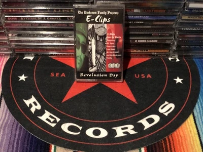 E-Clips Revolution Day Norteno Rap Cassette Tape Darkroom Familia Sir Dyno Foto 1 de 4