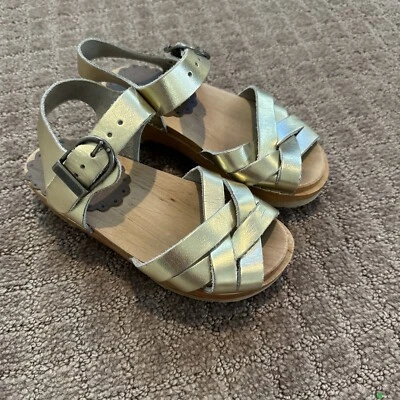 Sandalias con zueco dorado Hanna Anderson para niños talla 27 Foto 1 de 3