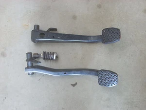 PEDALE FRIZIONE E PEDALE FRENO BMW E30 - M3 - ORIGINALI - Imagen 1 de 1