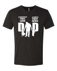 Camiseta Dad Daughters First Love Sons First Hero Hombres Premium Tri Mezcla - Imagen 1 de 9
