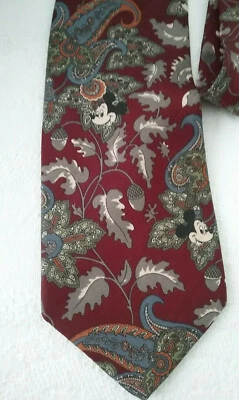 Corbata Walt Disney Company Mickey Mouse Borgoña Paisley 100% Seda Usada en Excelente Condición EE. UU. De Colección Foto 1 de 3