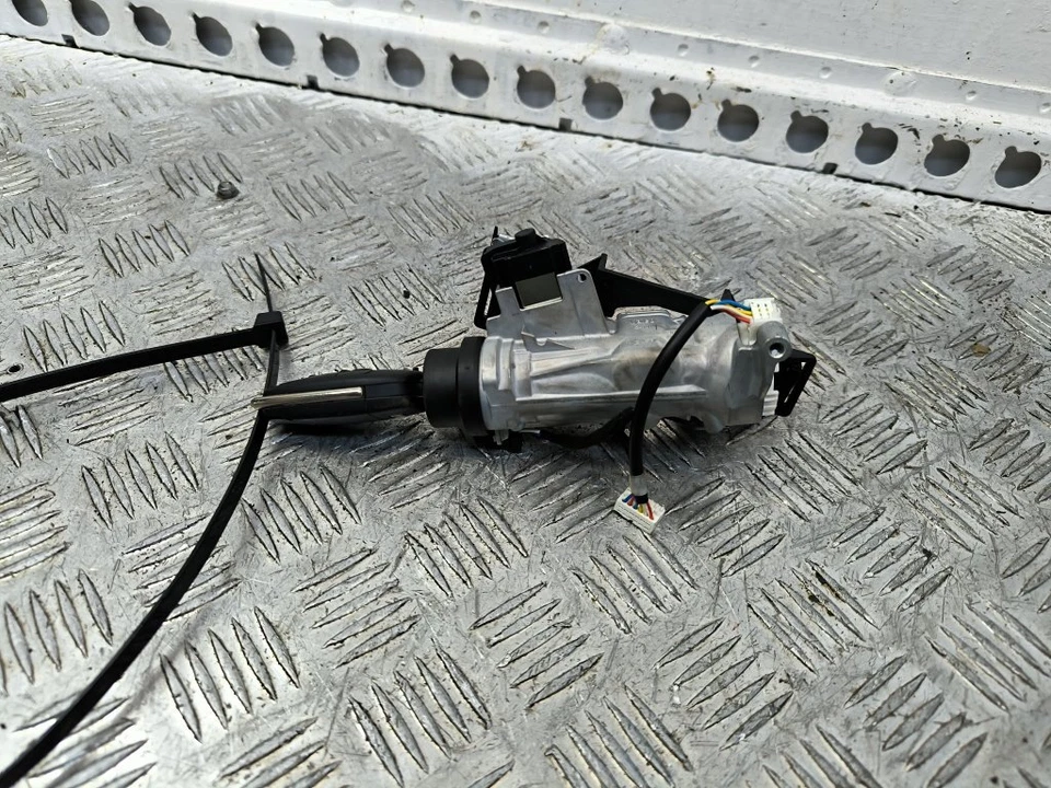 INTERRUPTOR DE ENCENDIDO AUDI A1 2011-2015 Foto 1 de 4