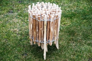 Staketenzaun mit Pfosten Länge 300 cm aus Haselnuss Höhe 35 - 50 cm Gartenzaun - Bild 1 von 5