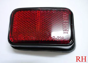 Rear Red Reflector for Toyota Hilux pickup Mk4 Mk5 01-05 RH lamp lens offside OS - Picture 1 of 4