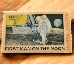 1969 First Man On The Moon 10c Stamp US Astronaut Neil Armstrong Sealed Magnet - Picture 1 of 4