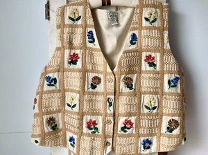 VTG TanTrums Ladies Vest Size 18/20 Chenille Flowers 100% Cotton Wood Buttons - Imagen 1 de 9