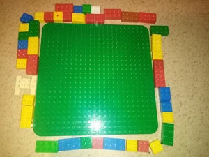 Große Duplo Platte mit Bausteinen Original - Bild 1 von 2