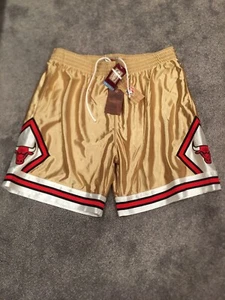Mitchell and Ness Chicago Bulls 1997 75th Anniversary Gold Shorts Size XL $125 - Picture 1 of 3