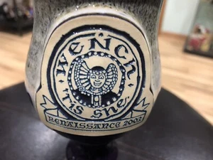Taza de piedra vintage 2003 feria renacentista Wench ""Tis She Jester 8 - Imagen 1 de 7