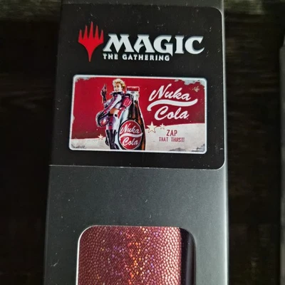 Alfombra de juego Ultra Pro Fallout Nuka Cola Pinup Holofoil Foto 1 de 4