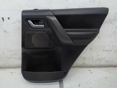 Черная отделочная панель для задней правой двери Land Rover LR2 2009-2010 годов выпуска от оригинального производителя AK2112149 - Изображение 1 из 4