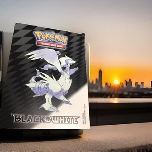Pokemon 60 Karten Album Halter (neu - schwarz & weiß) - Bild 1 von 9