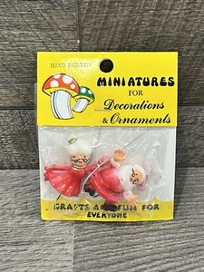 Vintage Mini Plastic Santa Mrs Claus Craft Mushroom Miniatures Hong Kong Xmas - Picture 1 of 4