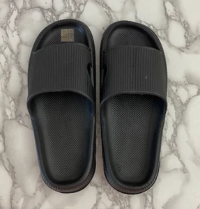 New Shower Pool Slides 44-45 Black Unbranded - Foamy Synthetic Plastic - Picture 1 of 8