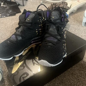 Size 10.5 - Nike LeBron 17 Lakers - Picture 1 of 3