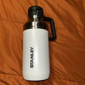 Stanley Easy-Pour Go Vakuum Growler mit Griff 64 Unzen weiß - Bild 1 von 6
