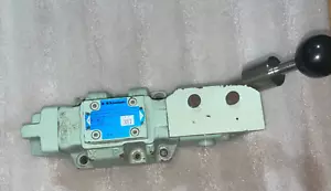 Kawasaki DM16P-10-104-C09 Hydraulic Directional Control Valve FAST SHIP BY FEDEX - Picture 1 of 21