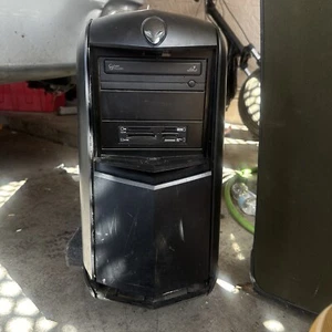 Dell Alienware R3 D01M Gaming Mid-Tower PC CPU:i7 2nd gen RAM:16gb HDD: 1TB HD - Picture 1 of 2