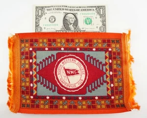 Antike Tabak Seide Filz North Western College 8,75" x 6,5" SATIN ZIGARETTEN - Bild 1 von 2