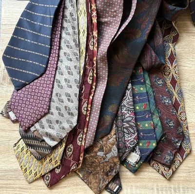 Lote de 22 corbatas de diseñador vintage y modernas para hombre (Cristian Dior, Armani + más) Foto 1 de 4