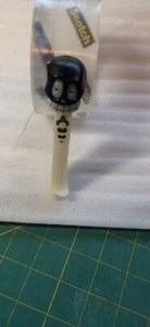 PEZ Halloween Skeleton Black Glow In Dark - gid stem - Loose - hungary - Picture 1 of 2