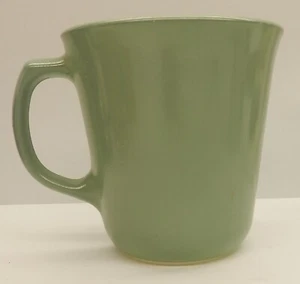 Taza de café vintage Corning Ware verde salvia sobre vaso de leche - Imagen 1 de 5