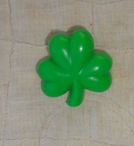 Vintage Hallmark St Patrick's Day Shamrock Pin - Picture 1 of 2