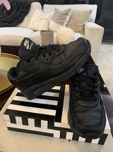 Nike Air Max 90 GS CD6864-001 Kid's (Triple Black) Running Shoes size 1.5Y - Picture 1 of 9