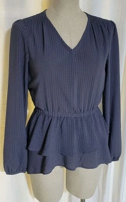 $60 Nuevo con Etiquetas The Limited Púrpura Estilo Años 40 En Niveles Peplum Top Calado Hombro XS Nuevo Foto 1 de 4