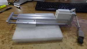 SMC Modell: LEYG16LB-150C elektrische Stellantriebsstange Führung/Zylinder - Bild 1 von 3