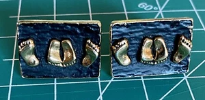 Gemelos Pies Sexy Patentados Tono Dorado De Colección MCM Coito Fornicación Conexión Divertida - Imagen 1 de 7