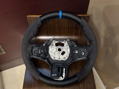 Volante deportivo Alcantara BMW M2 M3 M4 G80 G82 G83 G87 M 2021-2024 Foto 1 de 4
