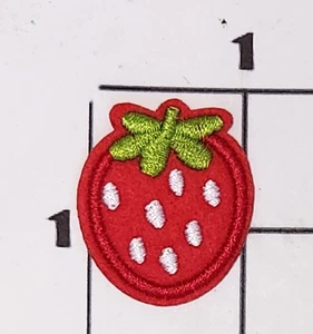 1" Erdbeere Aufnäher Bügelbild bestickt Sommer - Bild 1 von 1