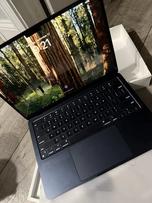 Apple MacBook Air 13 in 2022 Midnight/Apple M2 3.49 GHz, 256 GB 8 GB 8-Core - Image 1 of 4