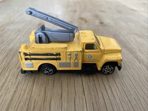 MotorMax (6038) Cherry Picker 1:64 Diecast Power Truck Yellow No Buckets. - Picture 1 of 6