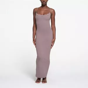 Vestido largo sin mangas de encaje SKIMS Fits Everybody Zinc púrpura talla S AGOTADO - Imagen 1 de 6
