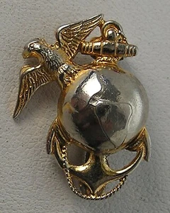Vintage WWII / Korea Military Marine Two Tone Lapel Collar Hat Pin 7/8" by 3/4" - Picture 1 of 5
