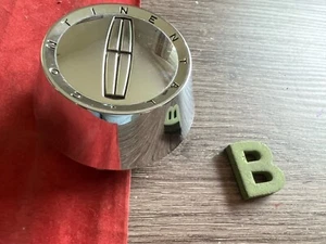 #B (1) 1998-2002 LINCOLN CONTINENTAL ALLOY WHEEL CENTER CAP CHROME F80C1A096BC - Picture 1 of 8