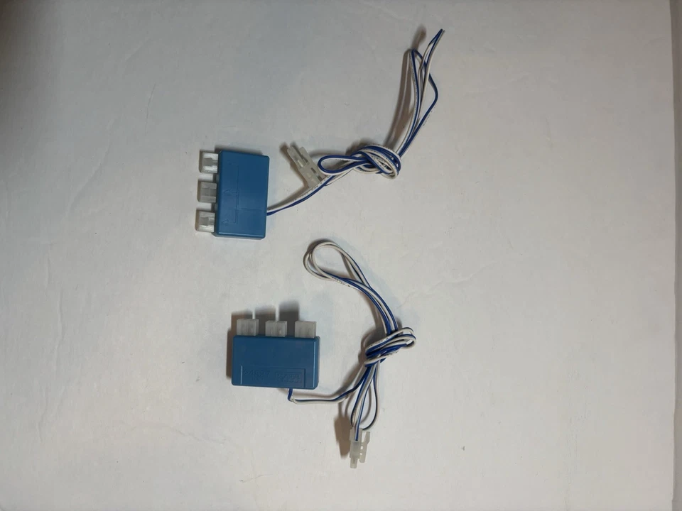 Kato 24827 HO/N 3-Way Extension Cord 35” (Lot of 2) - Image 1 of 1