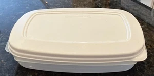 Vintage Rubbermaid 14 Cup 402D (Pat. Pending) Food Storage Container White Lid - Picture 1 of 4
