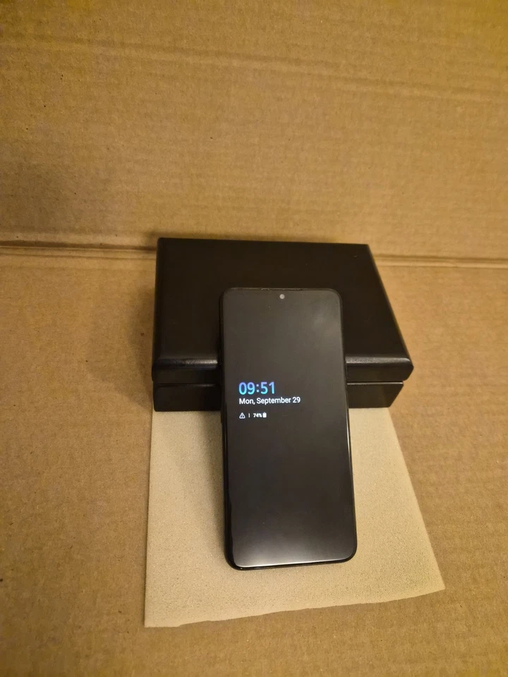 LG G8X ThinQ paquete usado Foto 1 de 4