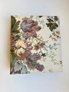 Organizador de almacenamiento de álbumes de fotos con estampado floral de tela tapiz Maude Asbury - Imagen 1 de 8