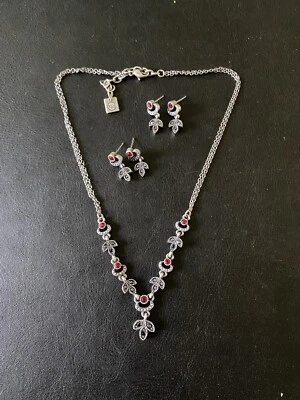 Conjunto de Brinco Nine West Vintage Pedra Preciosa Vermelha e Preta Colar de Prata e Brinco - Imagem 1 de 4