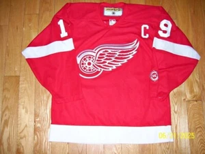 Detroit Redwings Steve Yzerman NHL Hockey Jersey Vintage Koho Size Medium - Bild 1 von 2