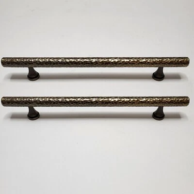 Juego de 2 tiradores de cajón barra recta patrón martillado estilo latón antiguo Foto 1 de 4