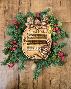 Vintage 3 Angeli di Natale Music Box Targa su Corona Suonando Silent Night RARO - Foto 1 di 4