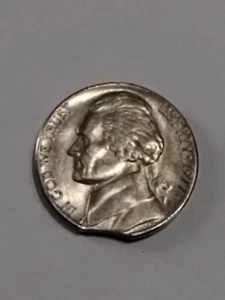 1977 D JEFFERSON NICKEL CLIPPED PLANCHET ERROR COIN COLLECTIBLE - Picture 1 of 14