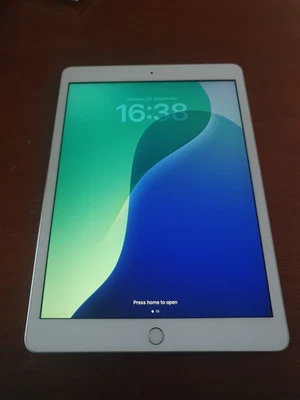 Apple iPad 7th Gen. 32GB, Wi-Fi  10.2 in - Silver - Image 1 of 4